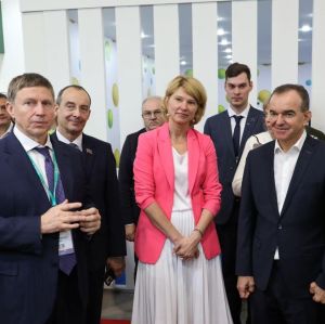 Министр сельского хозяйства России и губернатор Кубани осмотрели выставку «ЮГАГРО-2025»